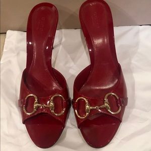 Gucci burgundy pumps